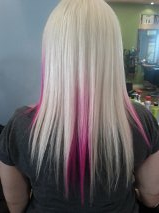 cheveux blond et rose vue de l'arrière