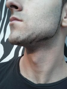 RJO Coiffure-barbe de profil- plan rapproché