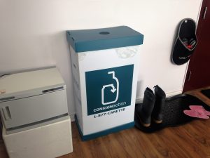 bac pour les matières recyclables-RJOCoiffure