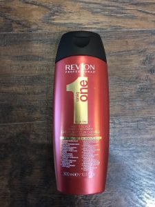 Shampooing Uniq one de Revlon professionnel, un shampooing avec 10 Bienfaits essentiels