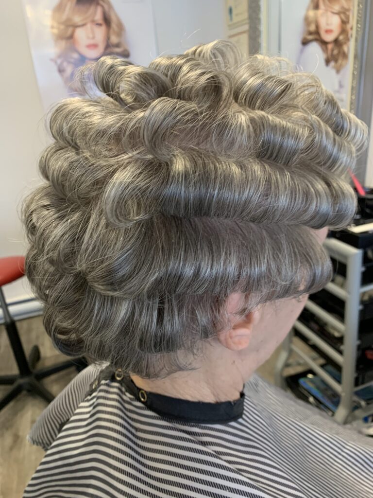Cheveux frisés au fer - Hair with curling iron
